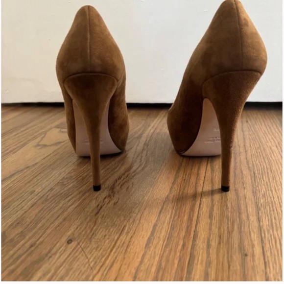 MIU MIU CAMEL SUEDE PUMPS - Picture 6 of 10